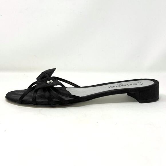 Chanel Black Grosgrain Bow Slide Sandals with Pearl Interlocking Logo  Size 39.5 - Picture 2 of 9
